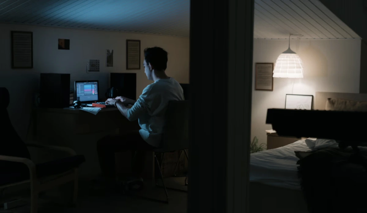 ¿Sabes qué es la luz basura? Podría estar robándote el sueño.