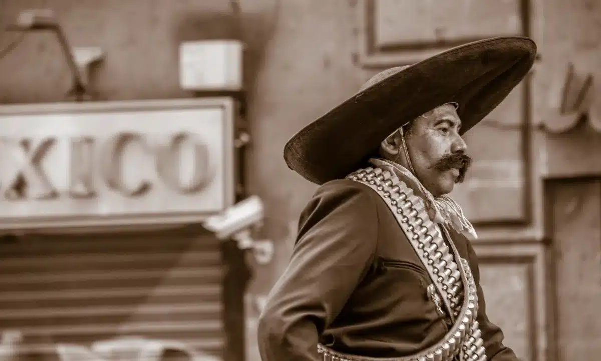 Descubre cómo Pancho Villa usó el clima extremo del desierto del norte como arma estratégica y cambió el rumbo de la Revolución Mexicana.