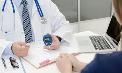 Glucómetros, insulina, tiras reactivas y más: así varían los precios según la Profeco y cuánto podrías gastar por año.